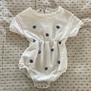 Oeuf baby romper / 6-12 months